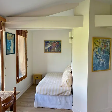 L Agnel Guest house Domaize